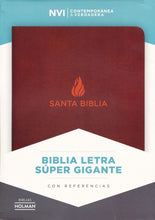 Load image into Gallery viewer, NVI Biblia Letra Súper Gigante marrón, piel fabricada con índice by B&amp;H Espanol
